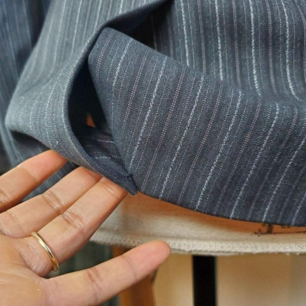 BCBG MaxAzria | Pinstripe Collared Single Breasted Contoured Blazer Jacket (S) - Picture 8 of 12
